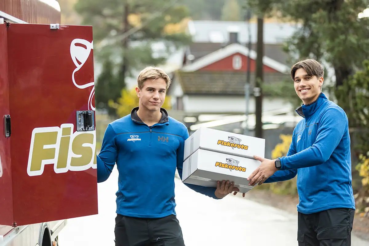 Forside Fiskerutagutta – Fiskebilen Fiskeruta leverer sjømat på døra